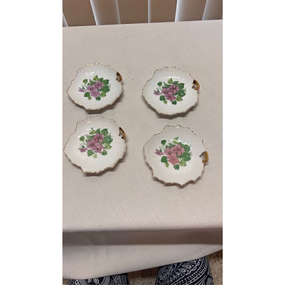 VINTAGE PORCELAIN LEAF SHAPED FLORAL PAINTED TEA TRINKET DISH SET OF 4
